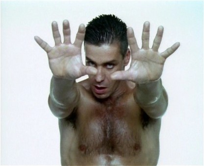 RAMMSTEIN-TILL-LINDEMANN-rammstein-3076557-416-339.jpg